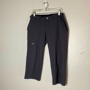 Patagonia Black light weight Capri Pants. Size 8